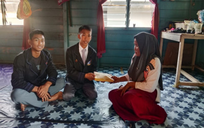 Warga SMAN 1 Sebatik Tengah Tunjukkan Kepedulian terhadap Korban Kebakaran