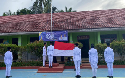 SMAN 1 Sebatik Tengah Gelar Upacara Peringatan HUT PGRI ke-80 dan Hari Guru Nasional 2025