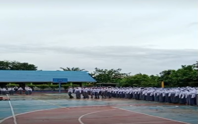 Pelaksanaan Upacara di SMAN 1 Sebatik Tengah, Kasubsektor Polsek Sebatik Tengah dan Barat Ingatkan Siswa untuk Bijak Menghadapi Perkembangan Zaman